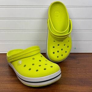 Crocband Crocs in Citrus/Gray Women’s Size 7/Mens size 5.